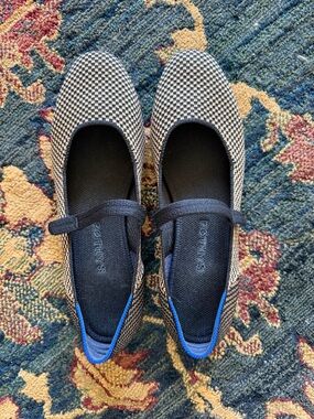 Comfort Mary Jane Flats in Black and Tan